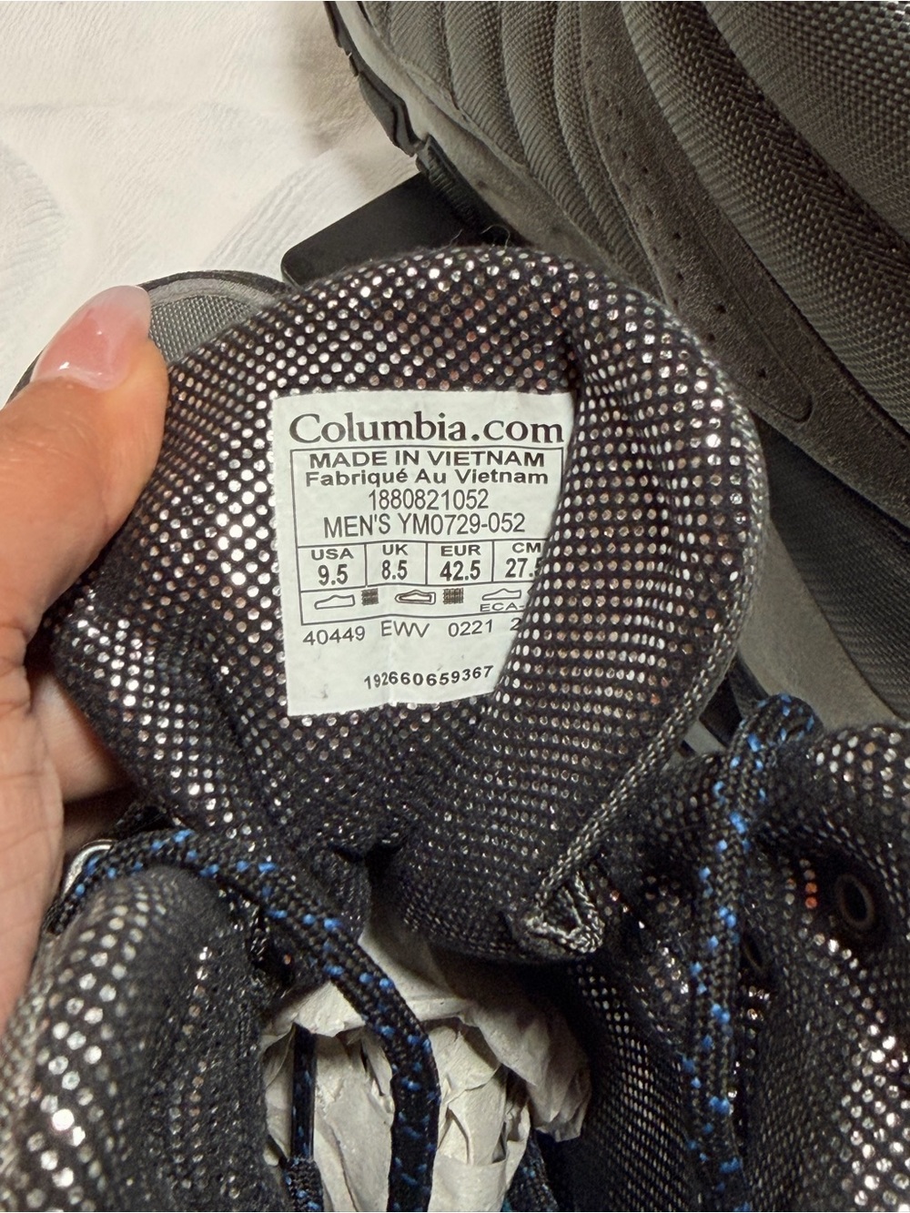 Columbia Men’s Gray and Black Waterproof Hiking Boots - Picture 9 of 10